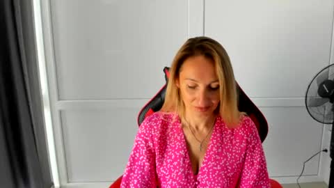Snapshot of elinarosee chatting on 07.01.26 Milena online show from 07.01.26