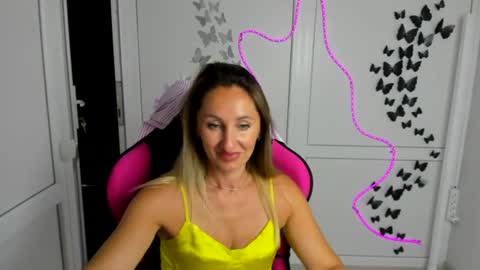 Snapshot of elinarosee chatting on 07.23.26 Milena online show from 07.23.26