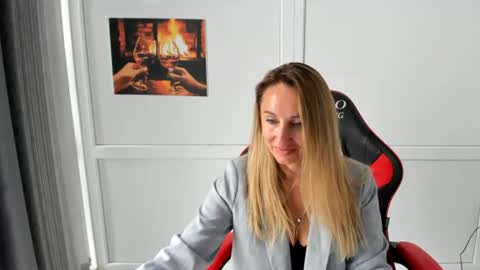 Snapshot of elinarosee chatting on 07.28.26 Milena online show from 07.28.26