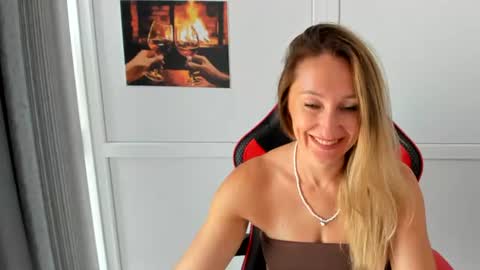 Snapshot of elinarosee chatting on 08.06.26 Milena online show from 08.06.26