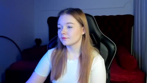 Snapshot of elinavale chatting on 03.31.26 elinavale online show from 03.31.26