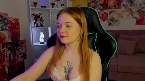 Snapshot of elinavale chatting on 04.14.26 elinavale online show from 04.14.26