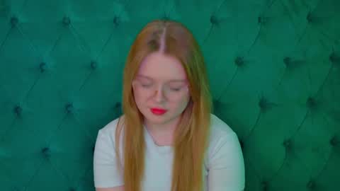 Snapshot of elinavale chatting on 04.23.26 elinavale online show from 04.23.26