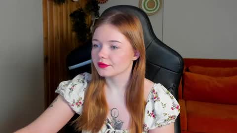 Snapshot of elinavale chatting on 04.26.26 elinavale online show from 04.26.26