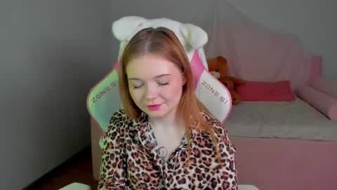 Snapshot of elinavale chatting on 04.27.26 elinavale online show from 04.27.26