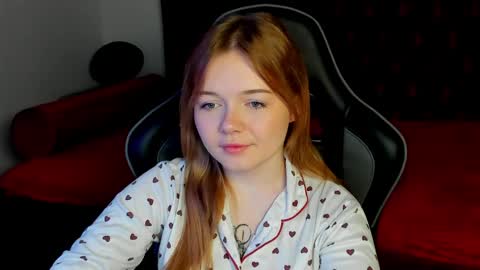 Snapshot of elinavale chatting on 04.28.26 elinavale online show from 04.28.26