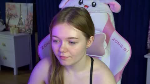 Snapshot of elinavale chatting on 04.29.26 elinavale online show from 04.29.26