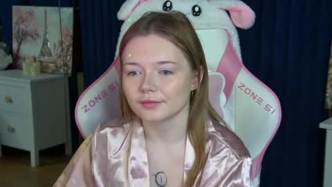 Snapshot of elinavale chatting on 04.29.26 elinavale online show from 04.29.26