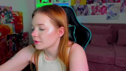 Snapshot of elinavale chatting on 05.19.26 elinavale online show from 05.19.26