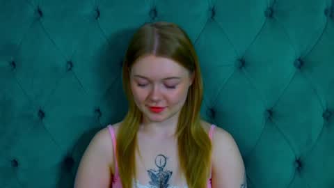 Snapshot of elinavale chatting on 05.22.26 elinavale online show from 05.22.26