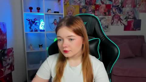 Snapshot of elinavale chatting on 05.24.26 elinavale online show from 05.24.26