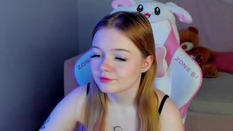 Snapshot of elinavale chatting on 05.27.26 elinavale online show from 05.27.26