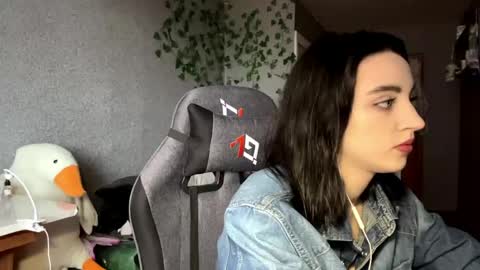 Snapshot of elinorashfield chatting on 05.29.26 Milica online show from 05.29.26
