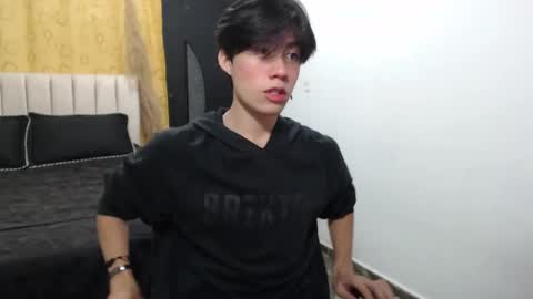 Snapshot of elio_collem chatting on 12.12.24 ELIO online show from 12.12.24