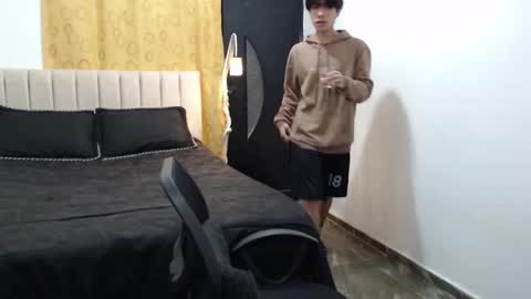 Snapshot of elio_collem chatting on 02.17.25 ELIO online show from 02.17.25