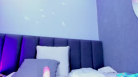 Elisa online show from 12.19.24