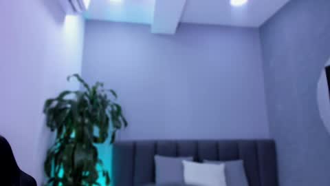 Elisa online show from 02.05.25