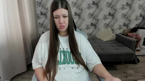 Snapshot of elisa_kollin chatting on 03.27.26 Aletta Oushen online show from 03.27.26