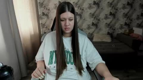 Snapshot of elisa_kollin chatting on 04.07.26 Aletta Oushen online show from 04.07.26