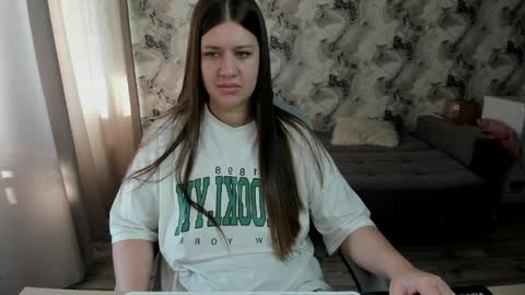 Snapshot of elisa_kollin chatting on 04.08.26 Aletta Oushen online show from 04.08.26