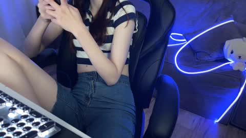 Snapshot of elisa_north chatting on 02.10.25 Elisa North online show from 02.10.25