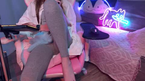 Snapshot of elisa_north chatting on 09.21.25 Elisa North online show from 09.21.25