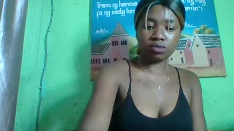 Snapshot of elisabeth2525 chatting on 01.28.25 elisabeth2525 online show from 01.28.25