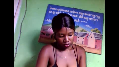 Snapshot of elisabeth2525 chatting on 02.01.25 elisabeth2525 online show from 02.01.25