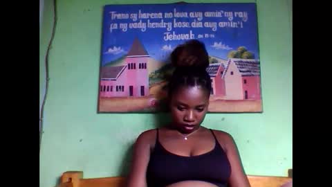 Snapshot of elisabeth2525 chatting on 02.08.25 elisabeth2525 online show from 02.08.25