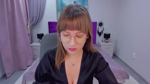 Snapshot of elisabethmills chatting on 12.08.24 Elisabeth online show from 12.08.24