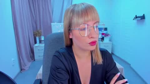 Snapshot of elisabethmills chatting on 12.26.24 Elisabeth online show from 12.26.24