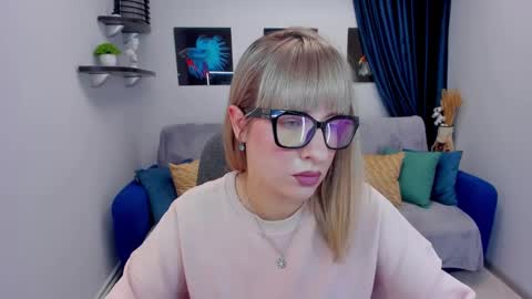 Snapshot of elisabethmills chatting on 01.11.25 Elisabeth online show from 01.11.25