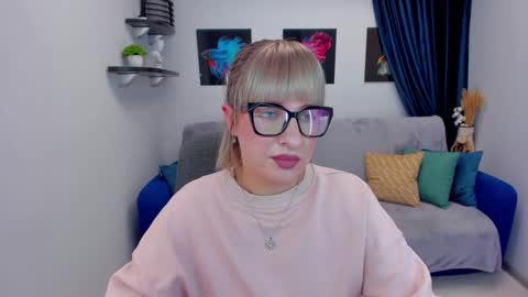 Snapshot of elisabethmills chatting on 01.11.25 Elisabeth online show from 01.11.25