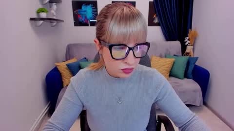 Snapshot of elisabethmills chatting on 01.12.25 Elisabeth online show from 01.12.25