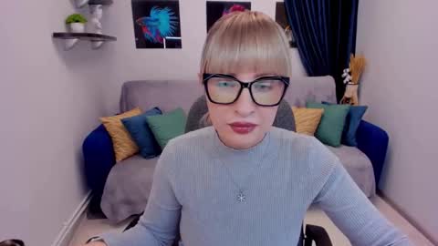 Snapshot of elisabethmills chatting on 01.12.25 Elisabeth online show from 01.12.25