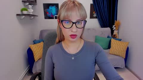 Snapshot of elisabethmills chatting on 01.28.25 Elisabeth online show from 01.28.25