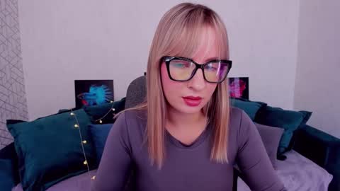 Snapshot of elisabethmills chatting on 02.09.25 Elisabeth online show from 02.09.25