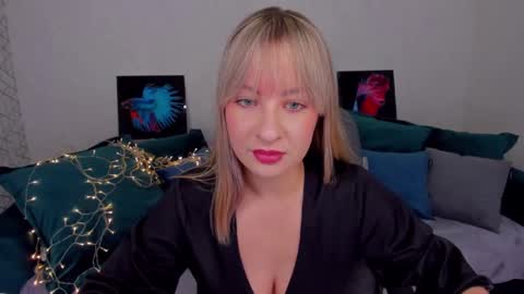 Snapshot of elisabethmills chatting on 02.15.25 Elisabeth online show from 02.15.25