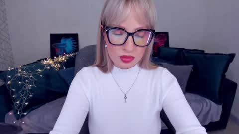 Snapshot of elisabethmills chatting on 02.21.25 Elisabeth online show from 02.21.25