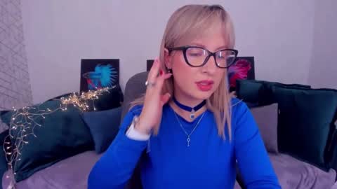 Snapshot of elisabethmills chatting on 02.22.25 Elisabeth online show from 02.22.25