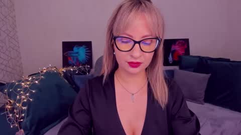 Snapshot of elisabethmills chatting on 02.25.25 Elisabeth online show from 02.25.25