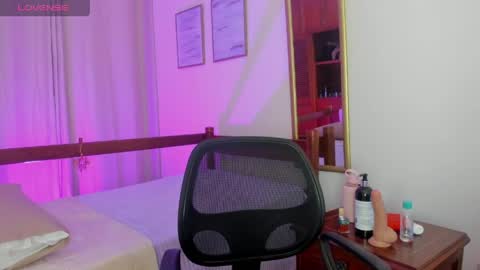 Snapshot of elisabetta_amour chatting on 04.29.26 Eli online show from 04.29.26
