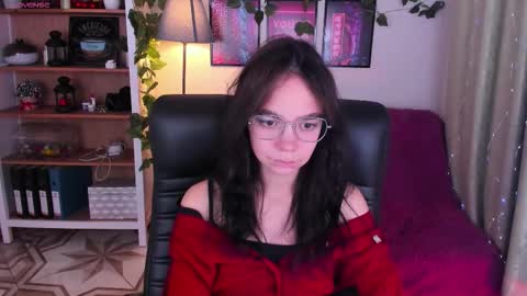 Snapshot of elise_noir chatting on 10.06.25 Elise online show from 10.06.25