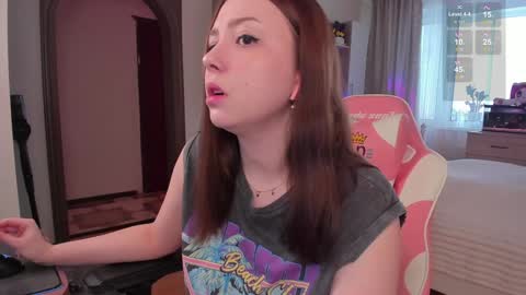 Snapshot of elisejays chatting on 01.09.25 Elise online show from 01.09.25