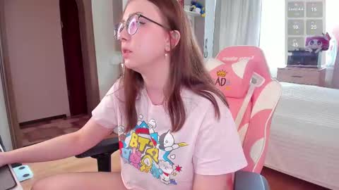 Snapshot of elisejays chatting on 02.20.25 Elise online show from 02.20.25