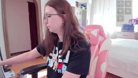 Snapshot of elisejays chatting on 02.23.25 Elise online show from 02.23.25