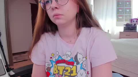 Snapshot of elisejays chatting on 03.08.25 Elise online show from 03.08.25