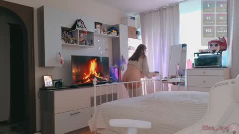 Snapshot of elisejays chatting on 09.14.25 Elise online show from 09.14.25