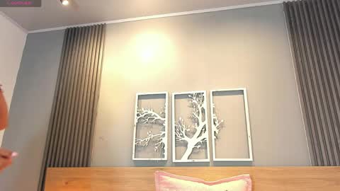 Elise Play Boobs online show from 04.21.26