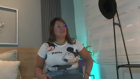 Snapshot of eliseplayboobs chatting on 05.11.26 Elise Play Boobs online show from 05.11.26